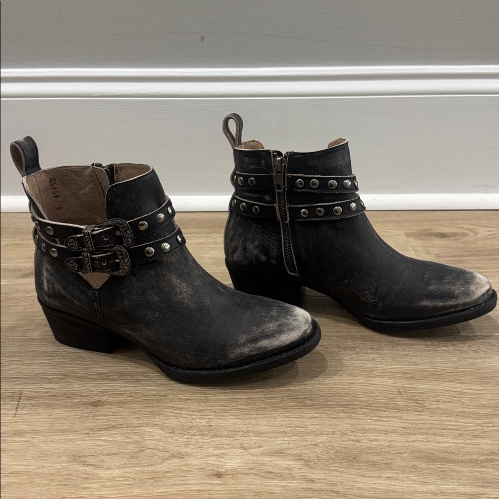 Circle G Black Leather Ankle Boots with Studded Straps - Picture 6 of 16